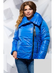 Короткая осенняя куртка с большим воротником